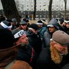 Напротив Кабмина голодают 17 чернобыльцев. Парк кишит милицией