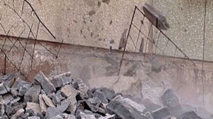 В Киеве на прохожего обрушилась стена дома