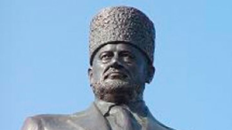 Памятник Кадырову в Москве осквернили свиными головами