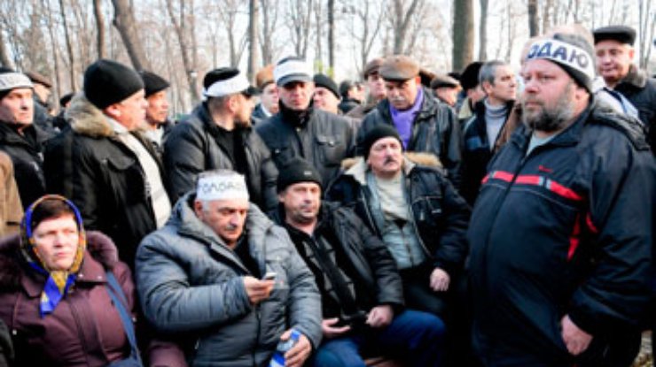 Еще двоим голодающим чернобыльцам стало плохо напротив Кабмина