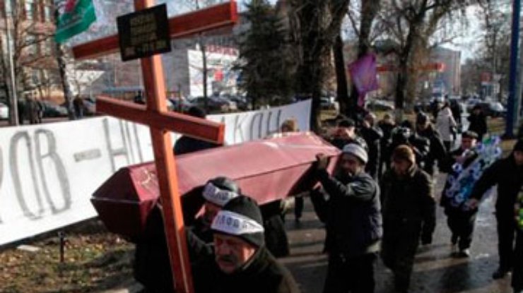 Донецкие власти делят с оппозицией лавры меценатов умершего чернобыльца