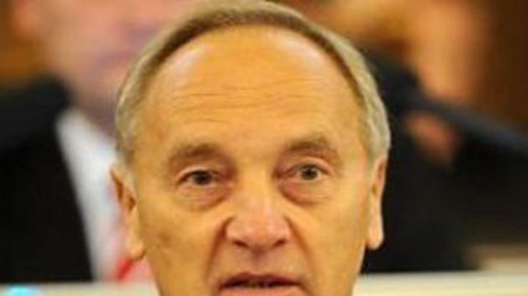 Президент Латвии пригрозил уйти, если русский язык станет государственным