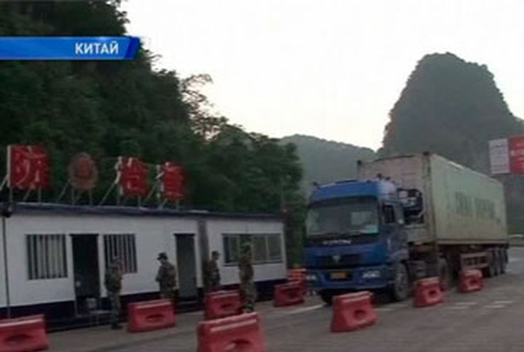 В Китае конфисковали крупную партию шкур питонов