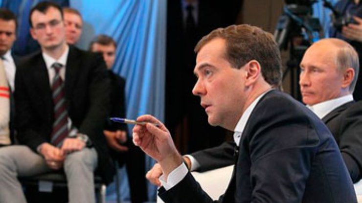 Медведев не согласен на перевыборы в Думу, но поручил проверить нарушения