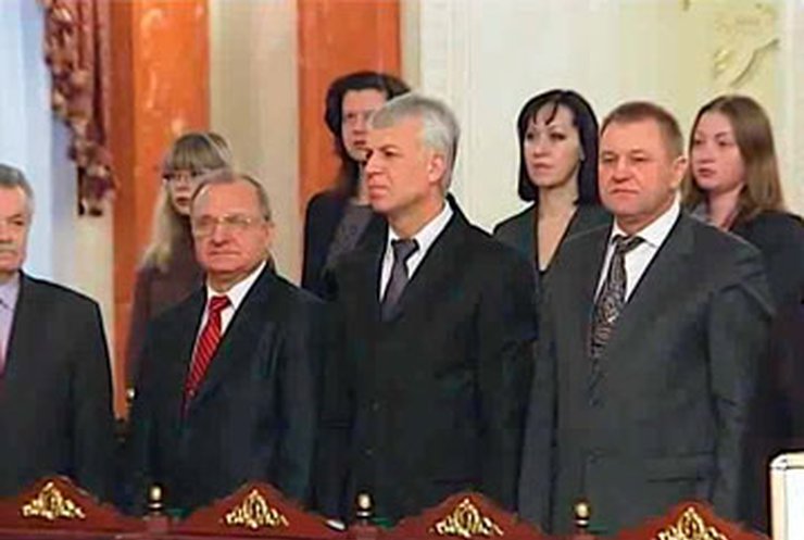 Президент обещает увеличить зарплаты судьям