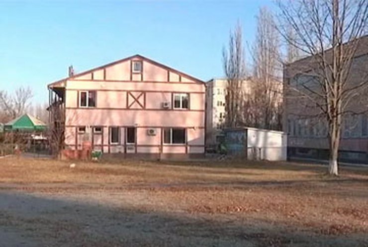 В Кировограде родители обеспокоены соседством школы с забегаловкой