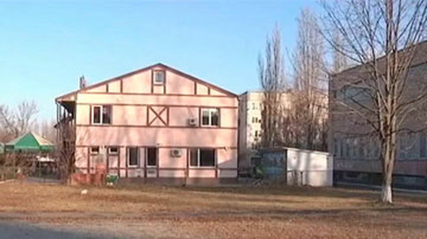 В Кировограде родители обеспокоены соседством школы с забегаловкой