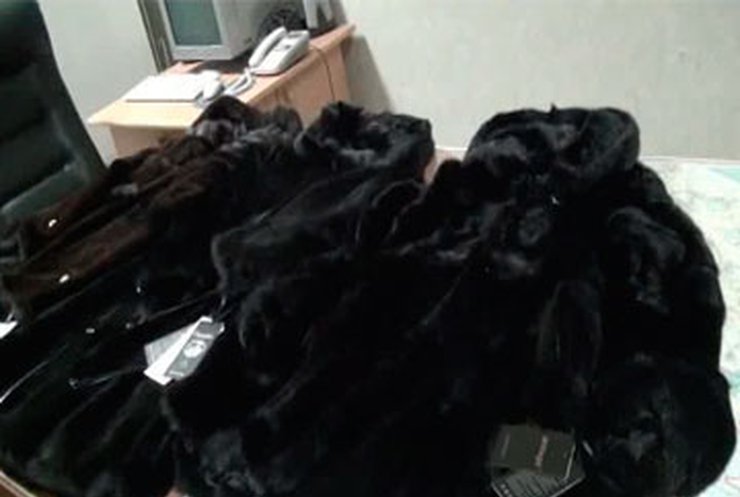 Украинец пытался вывезти из России 19 норковых шуб