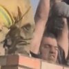 В США спасатели вытащили молодого человека из дымохода