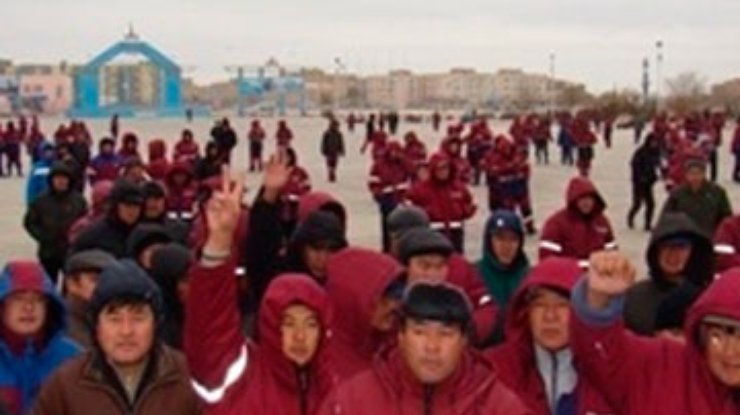 Бронетехника отправлена на подавление мятежа в Казахстане
