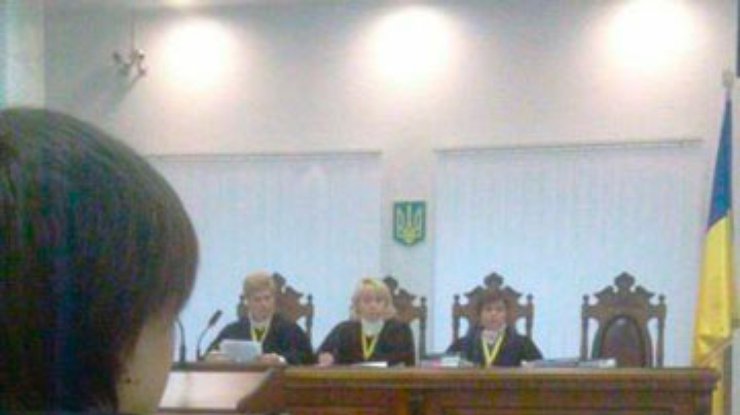 Адвокаты считают, что суд без Тимошенко нарушает ее права