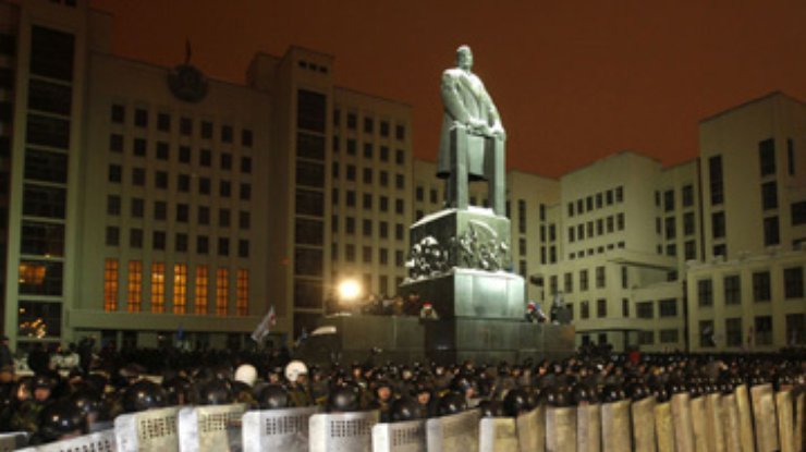 Париж обеспокоен задержанием оппозиционеров в Минске
