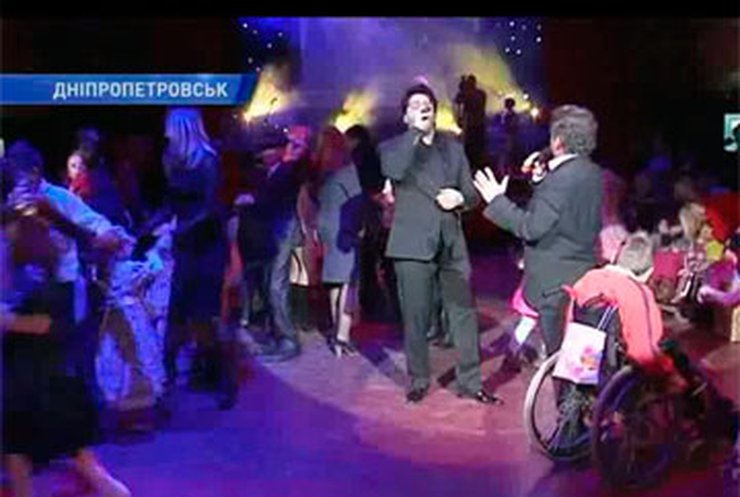 В Днепропетровске солисты русской и итальянской оперы дали благотворительный концерт