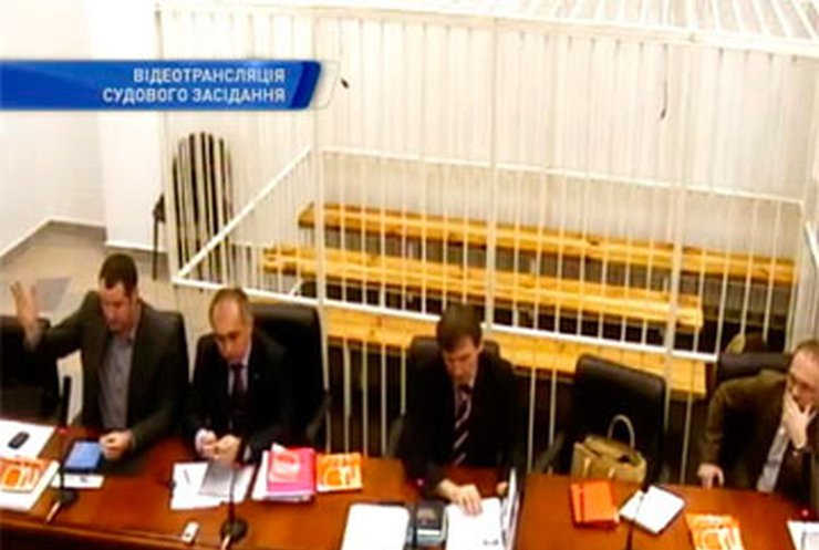 Тимошенко захотела в суд на носилках
