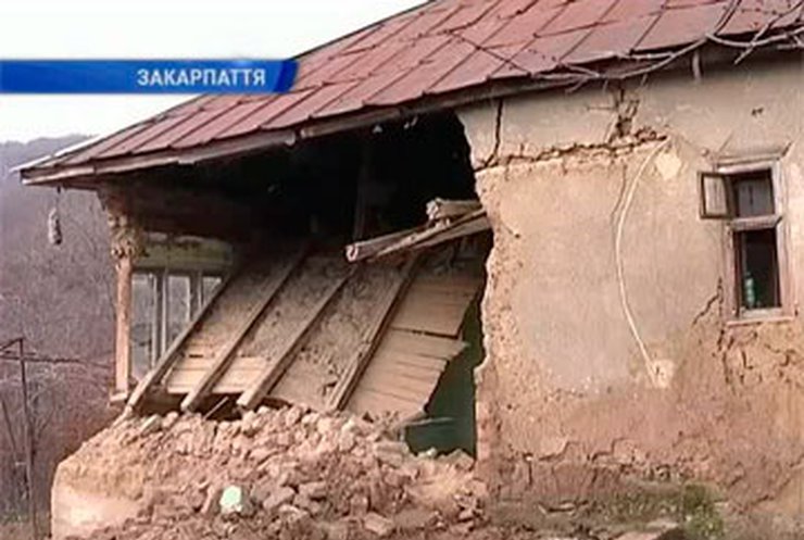 После дождей на Закарпатье обвалился жилой дом