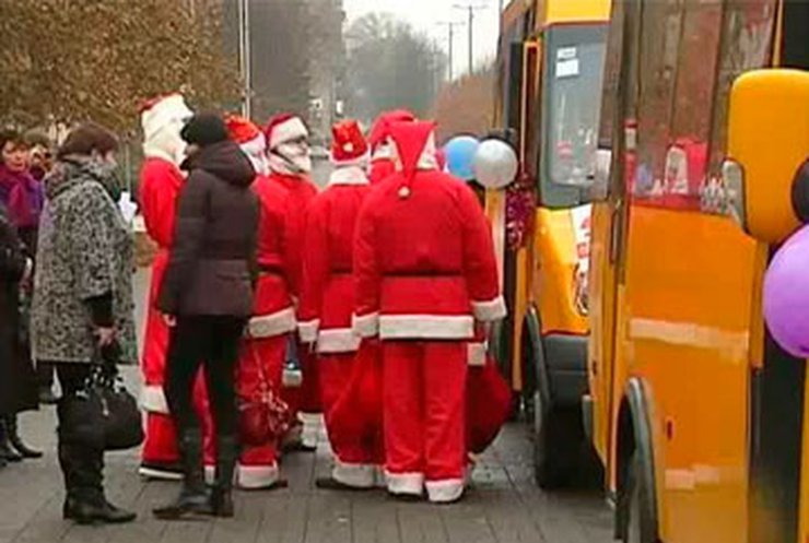 Запорожские Деды Морозы помогут воплотить в жизнь мечты больных детей
