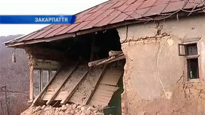 После дождей на Закарпатье обвалился жилой дом