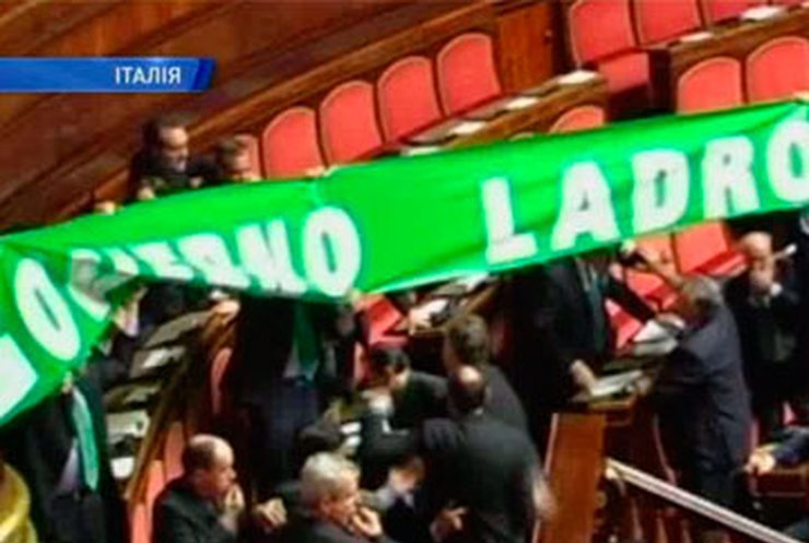 Итальянская оппозиция устроила акцию протеста в парламенте
