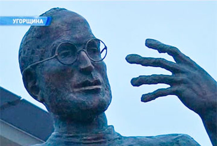 В Будапеште открыли памятник Стиву Джобсу