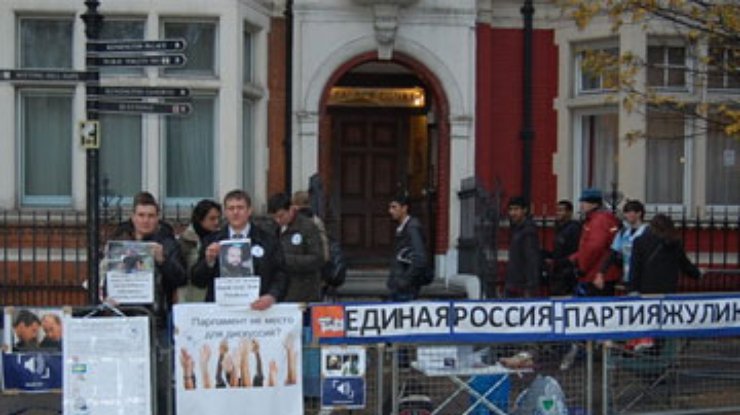 В Нью-Йорке за честные выборы в России митингуют 100 человек