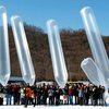 Южнокорейцы на воздушных шарах отправили в КНДР теплые носки
