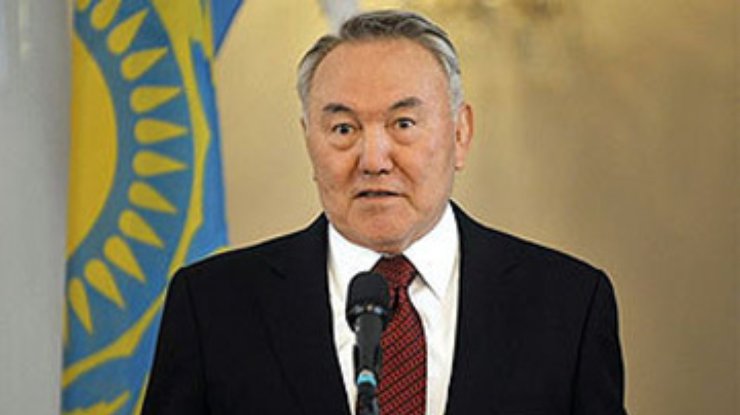 Назарбаев запретил чиновникам праздновать Новый год за рубежом