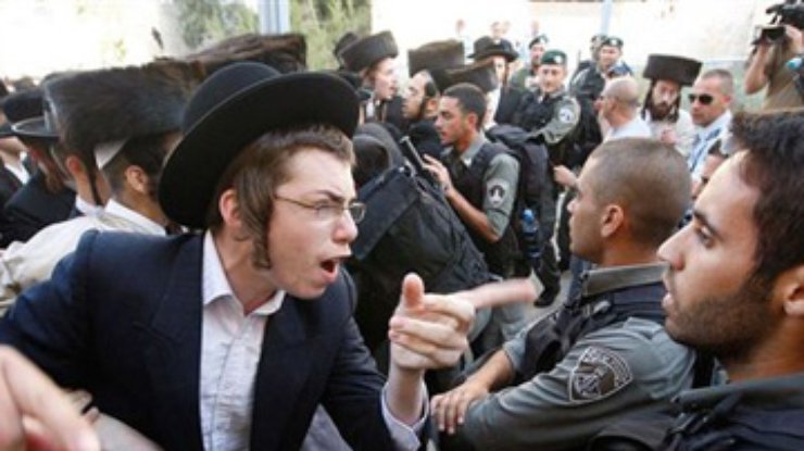 Евреи-ортодоксы подрались с полицией из-за женщин