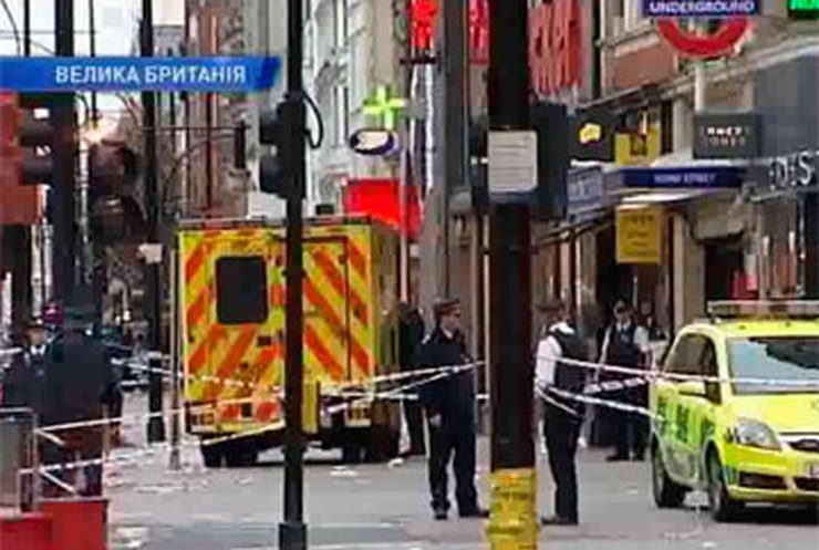 Во время распродажи в Лондоне зарезали 18-летнего парня