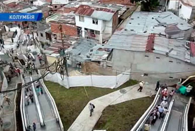 В Колумбии открыли гигантский уличный эскалатор