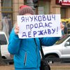 Во Львове судят девушку за плакат о Януковиче