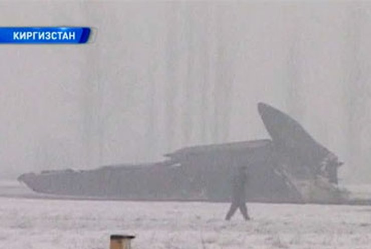 В Кыргызстане при заходе на посадку упал самолет