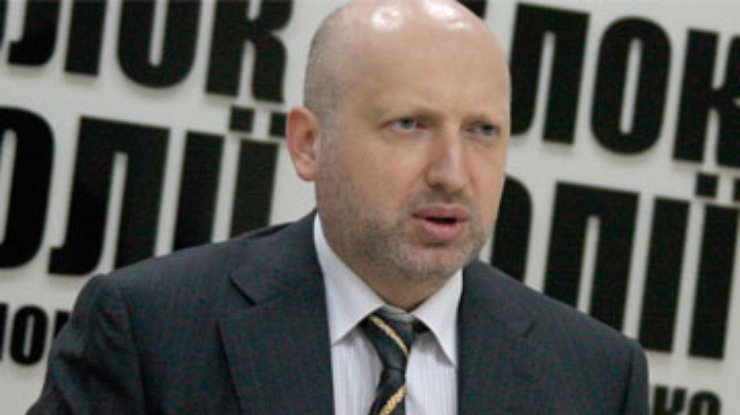 Турчинов: Тимошенко вывезли из СИЗО незаконно