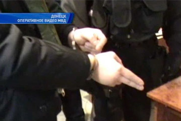 Глава МВД объяснил, почему грабители банка в Донецке были без масок