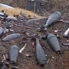 Специалисты МЧС очищают от боеприпасов склад в Харьковской области