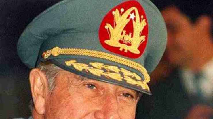 Из чилийских учебников убрали "диктатуру" Пиночета