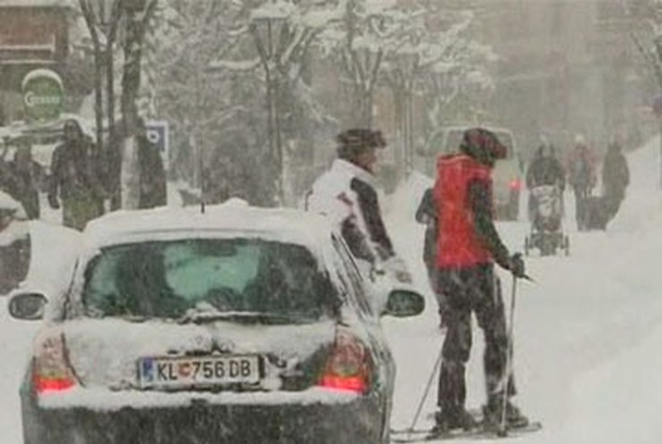 Тысячи туристов застряли в Альпах из-за снежного циклона