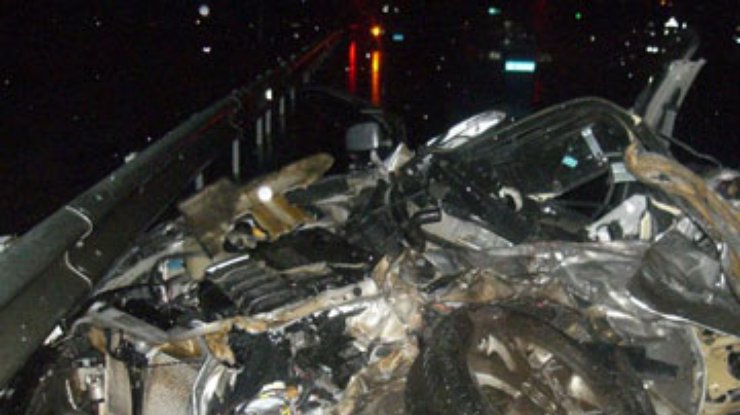 Под Харьковом КамАЗ врезался в две машины: Погибли три человека