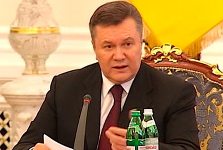 Янукович пригрозил увольнением Табачнику и Анищенко