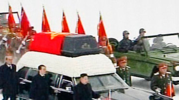 Тело Ким Чен Ира забальзамируют и поместят в мавзолей