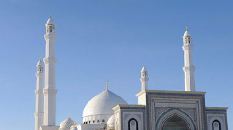 В столице Казахстана горит мечеть (обновлено)
