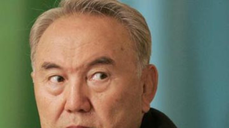Назарбаев обиделся на зарубежных наблюдателей за выборами