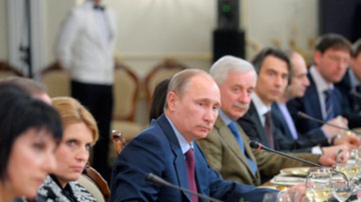Путин не обижается на "Эхо Москвы", где его "поливают поносом с утра до вечера"