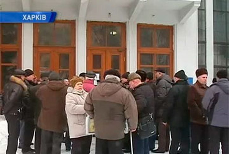 Харьковские чернобыльцы обратились за помощью к послу Франции