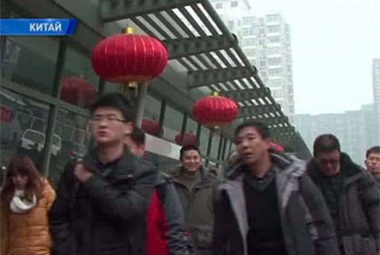 Китайские гастарбайтеры перед новым годом массово едут домой