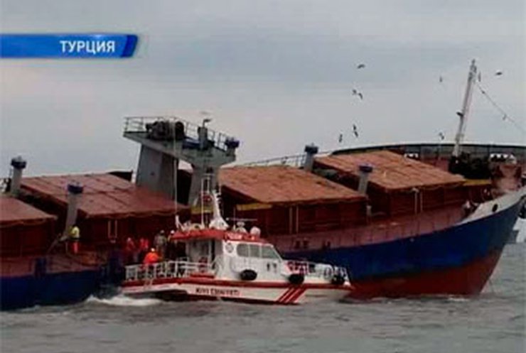 В Босфоре столкнулись три судна