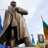 Во Львове соединили памятники Бандере и Шевченко