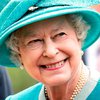 Британская королева успокаивается пропалыванием цветочных грядок