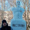 В Запорожье молодежь слепила из снега Сталина