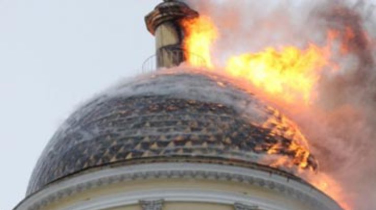 Пожарным понадобилось 10 часов, чтобы потушить пожар болградского собора