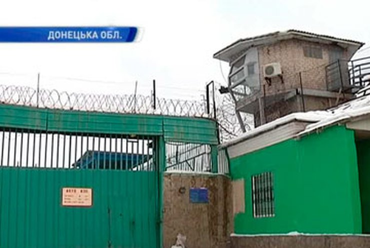В Горловской колонии заключенные перерезали себе вены